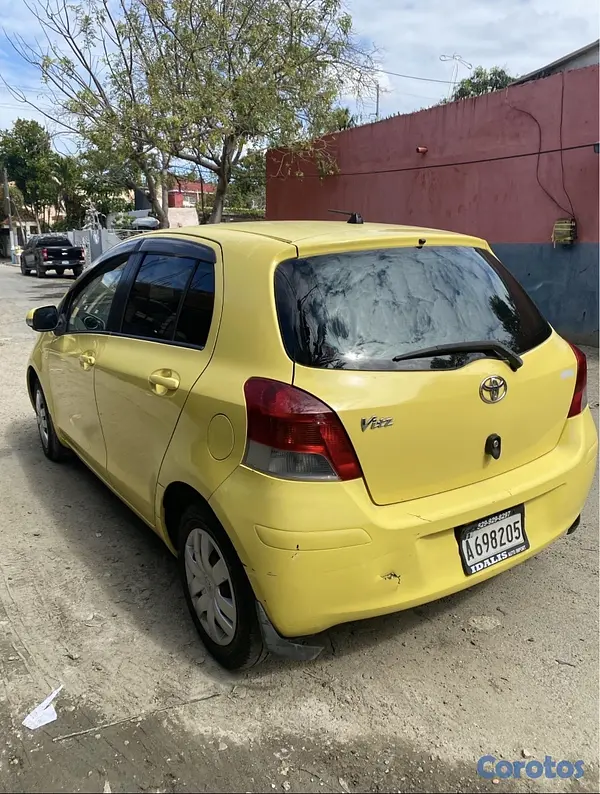 carros - Toyota Vitz 2010 6