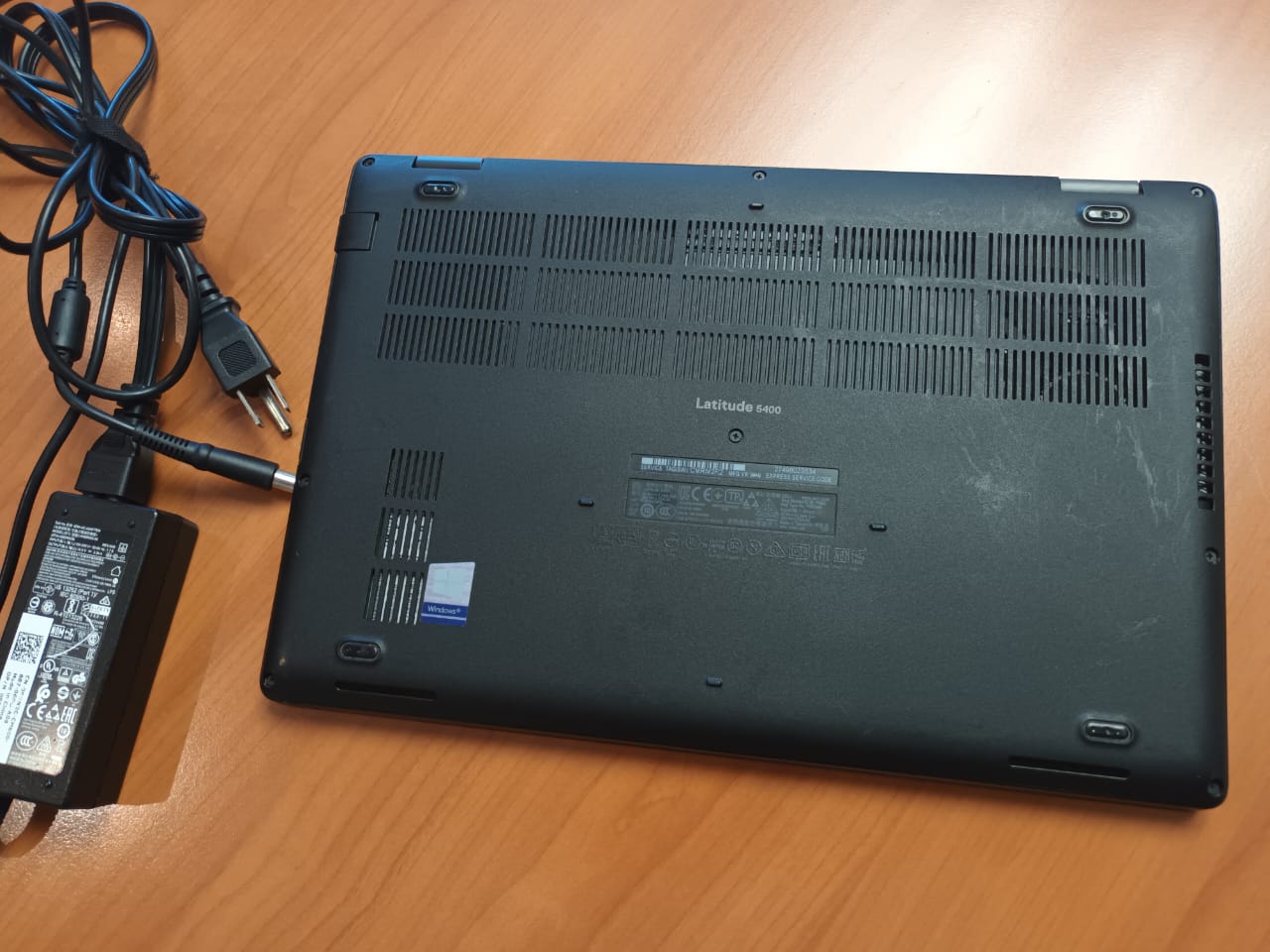 computadoras y laptops - Laptop Dell 5400 i5 de 8va, 8GB Memoria, 256G SSD 2