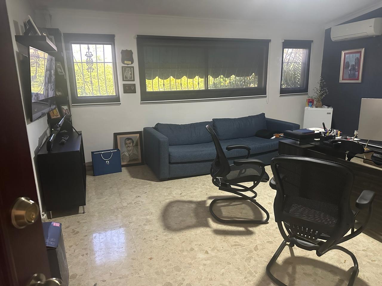 casas -  Casa de 3 niveles en La Castellana, 4 HABS., 350 Mts.2 de OPORTUNIDAD 0