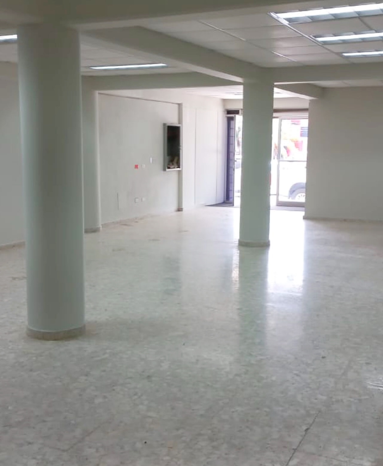 oficinas y locales comerciales - Local céntrico en Naco  6
