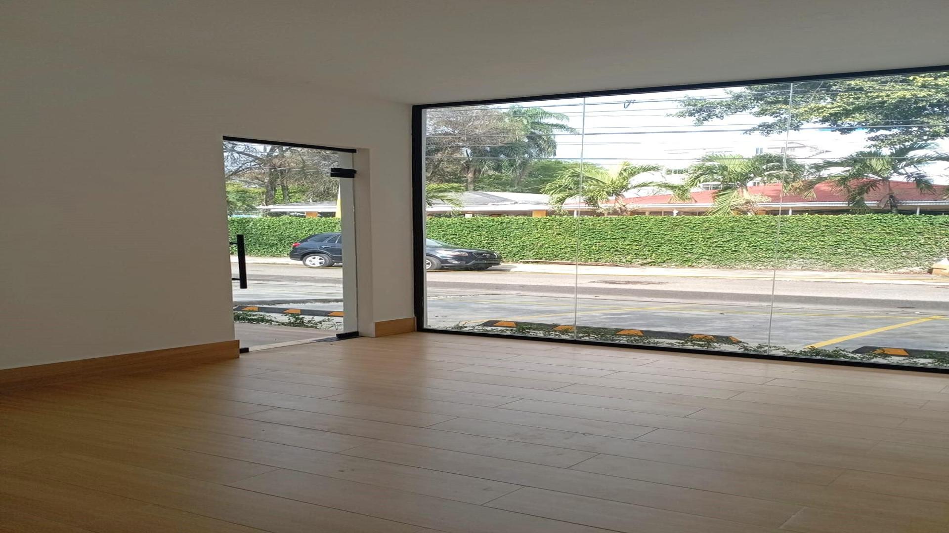 oficinas y locales comerciales - Plaza Comercial en Alquiler - La Vega 7
