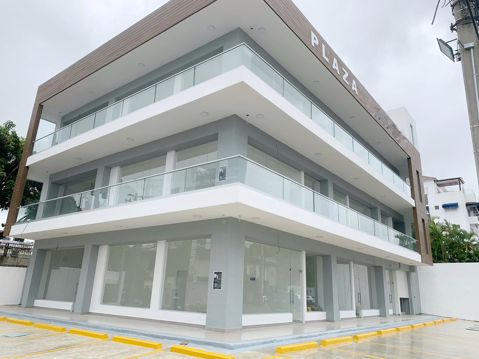 oficinas y locales comerciales - Local en alquiler céntrico y comercial  2