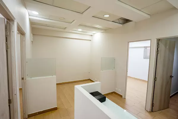oficinas y locales comerciales - Local en Bella vista primer nivel  4