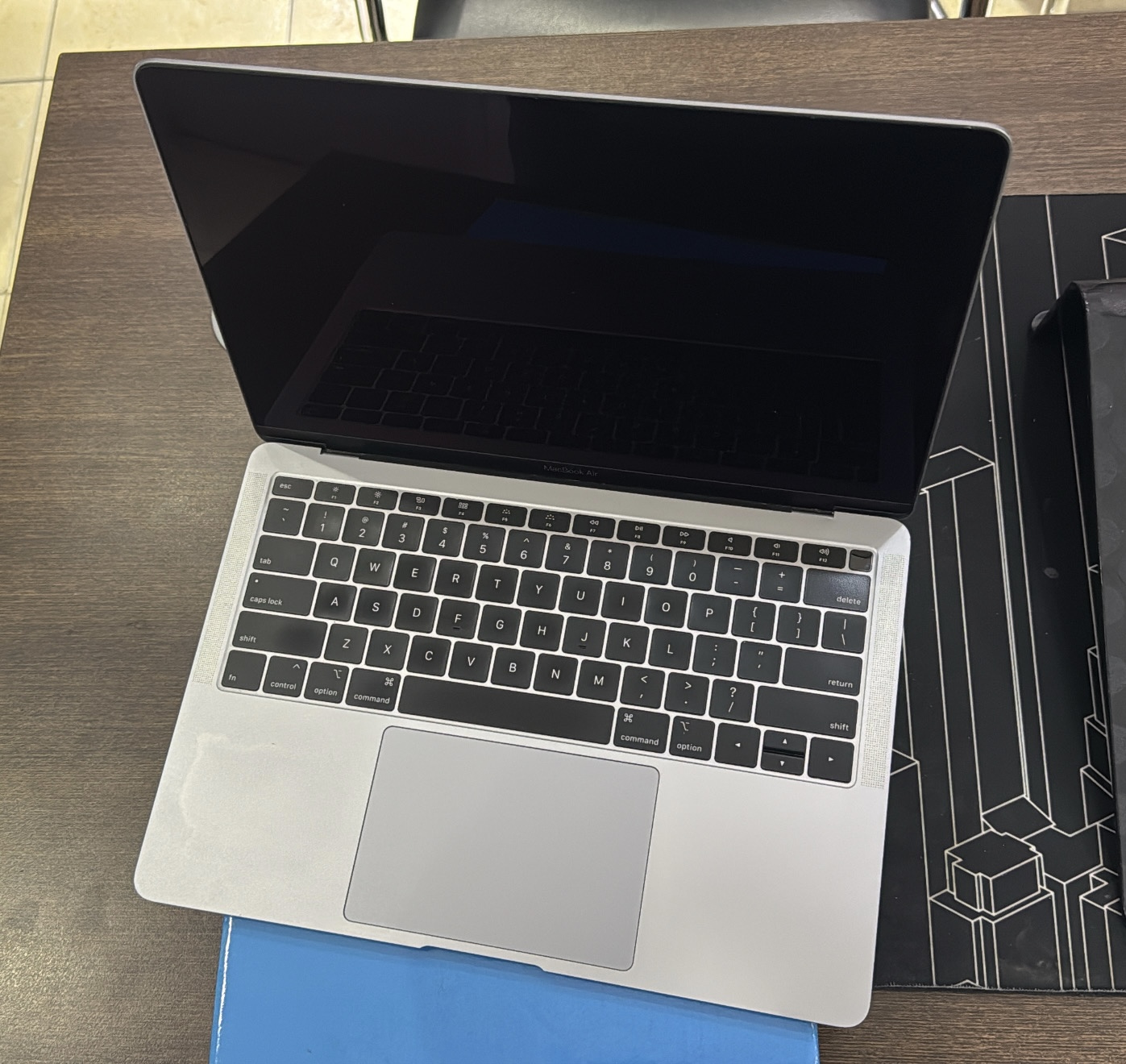 computadoras y laptops - MacBook Air 13.3 - inch i5/ 256GB SSD / 8GB RAM  2