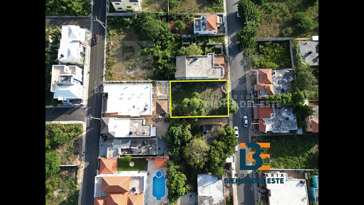 solares y terrenos - Solar con 453 Metros en Residencial Naime I 5