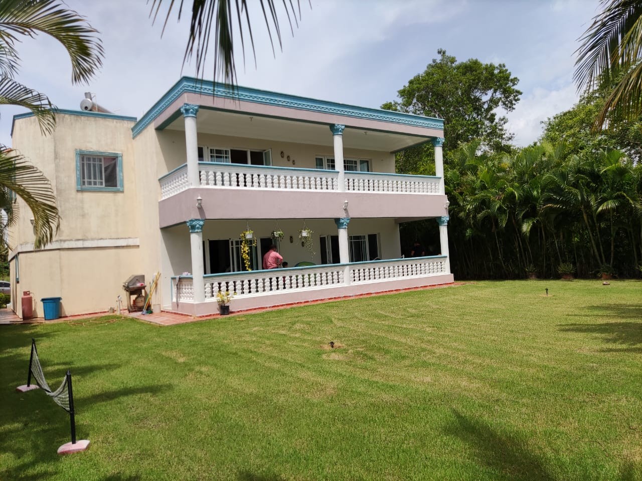 casas vacacionales y villas - DE VENTA ESTA GRANDIOSA VILLA EN METRO 8