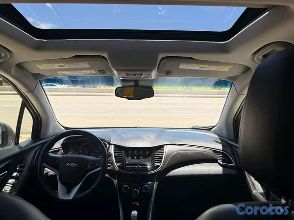 jeepetas y camionetas - • 2020 Chevrolet Trax LT
 9