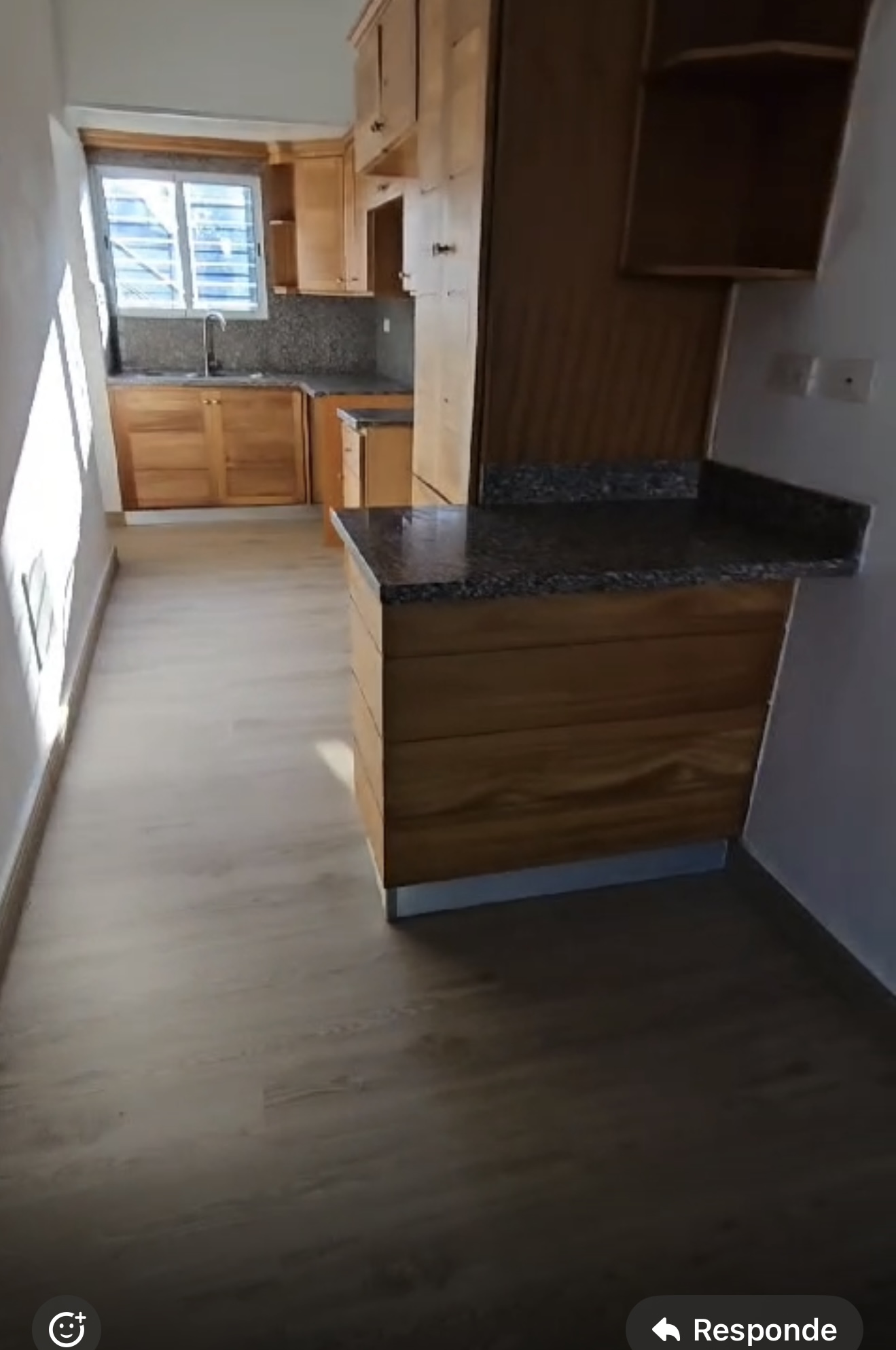 apartamentos - Alquiló segundo nivel en el millón tres hab 2.5 ba 1