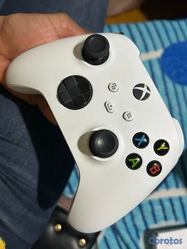 consolas y videojuegos - Solo tiene meses en uso, está como nuevo  3