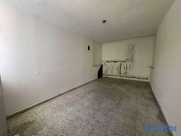 oficinas y locales comerciales - Alquiler Local Ubicado en la Rómulo Betancourt 5