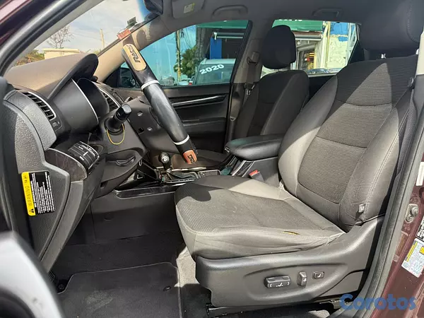 jeepetas y camionetas - Kia Sorento LX 2015 5