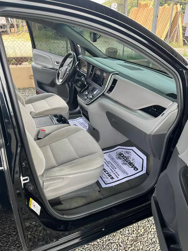 jeepetas y camionetas - Toyota sienna 2017 9