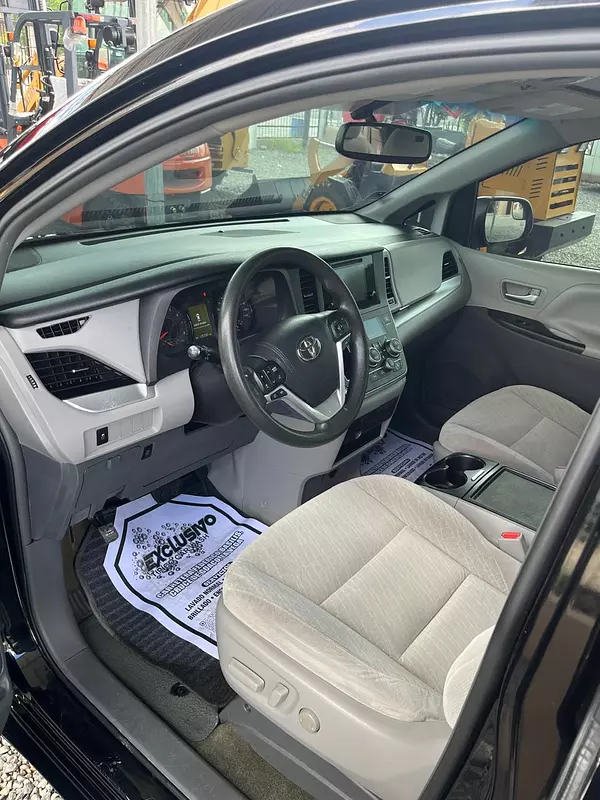 jeepetas y camionetas - Toyota sienna 2017 10