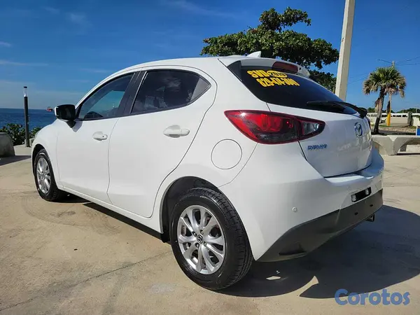 carros - Mazda Demio 2019 5