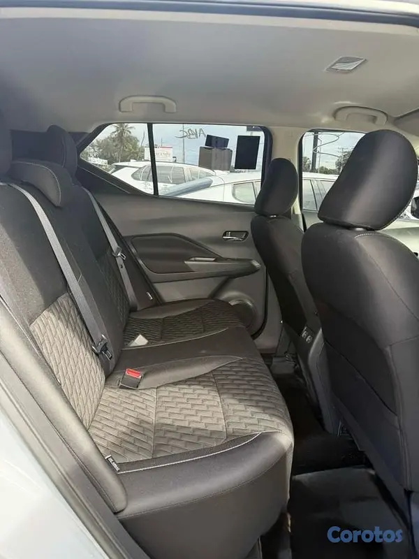 jeepetas y camionetas - Nissan Kicks SV 2021
 9