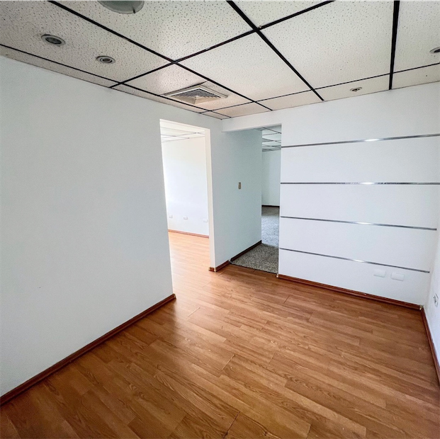 oficinas y locales comerciales - Local amplio en la Esperilla  1