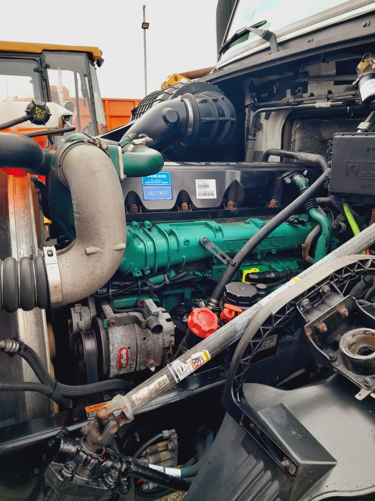 camiones y vehiculos pesados - Volvo VNL año 2014 1