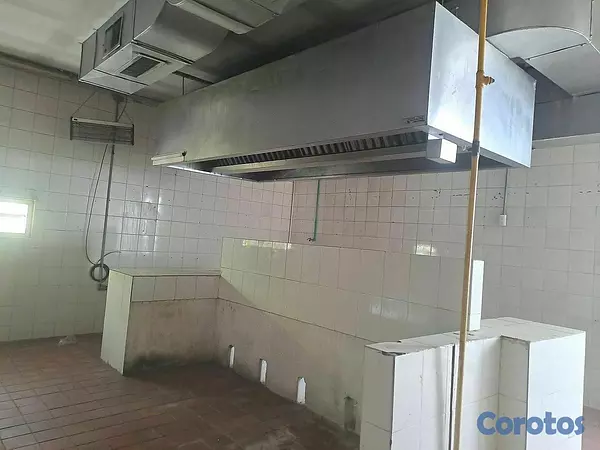oficinas y locales comerciales - 🔵Alquilo Local 350 mts 1er piso en Julieta 2