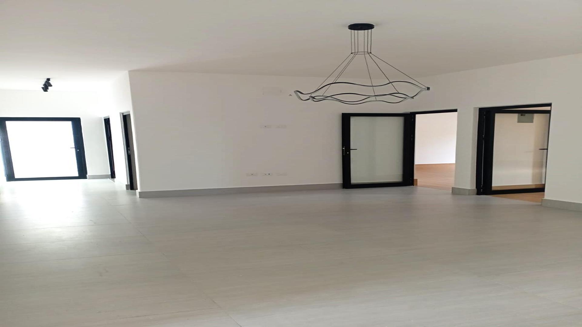 oficinas y locales comerciales - Plaza Comercial en Alquiler - La Vega 9