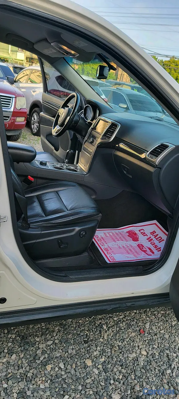 jeepetas y camionetas - JEEP GRAND CHEROKEE LAREDO 2011 5