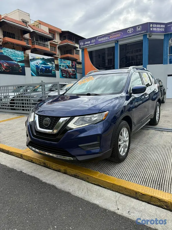jeepetas y camionetas - Nissan Rogue SV AWD 2020 12