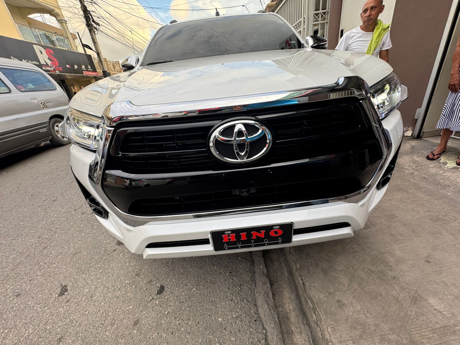 jeepetas y camionetas - Toyota hilux 2023 1