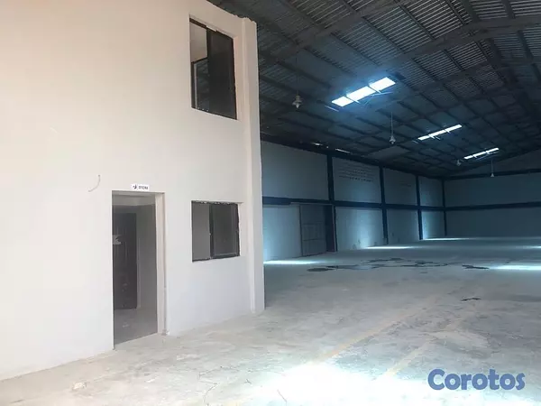 oficinas y locales comerciales - Nave Industrial en Las Americas  2