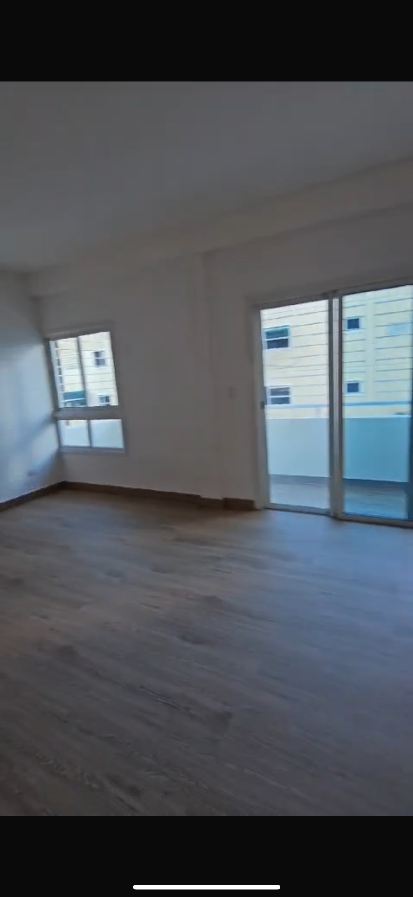 apartamentos - Alquiló segundo nivel en el millón tres hab 2.5 ba 3