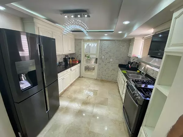 apartamentos - Se alquila apartamento amueblado en Av. Anacaona 5
