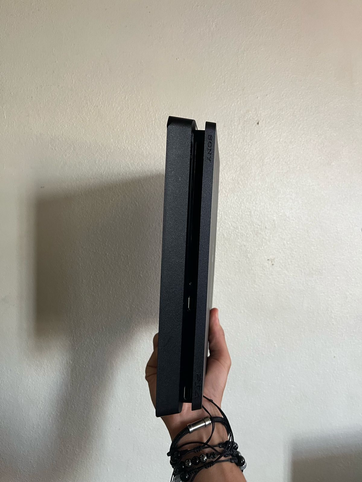 consolas y videojuegos - Ps4 silm de 1tb con 3 controles y 4 juegos  1