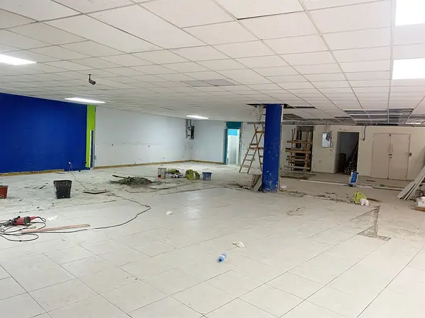 oficinas y locales comerciales - Local con espacio abierto céntrico 7