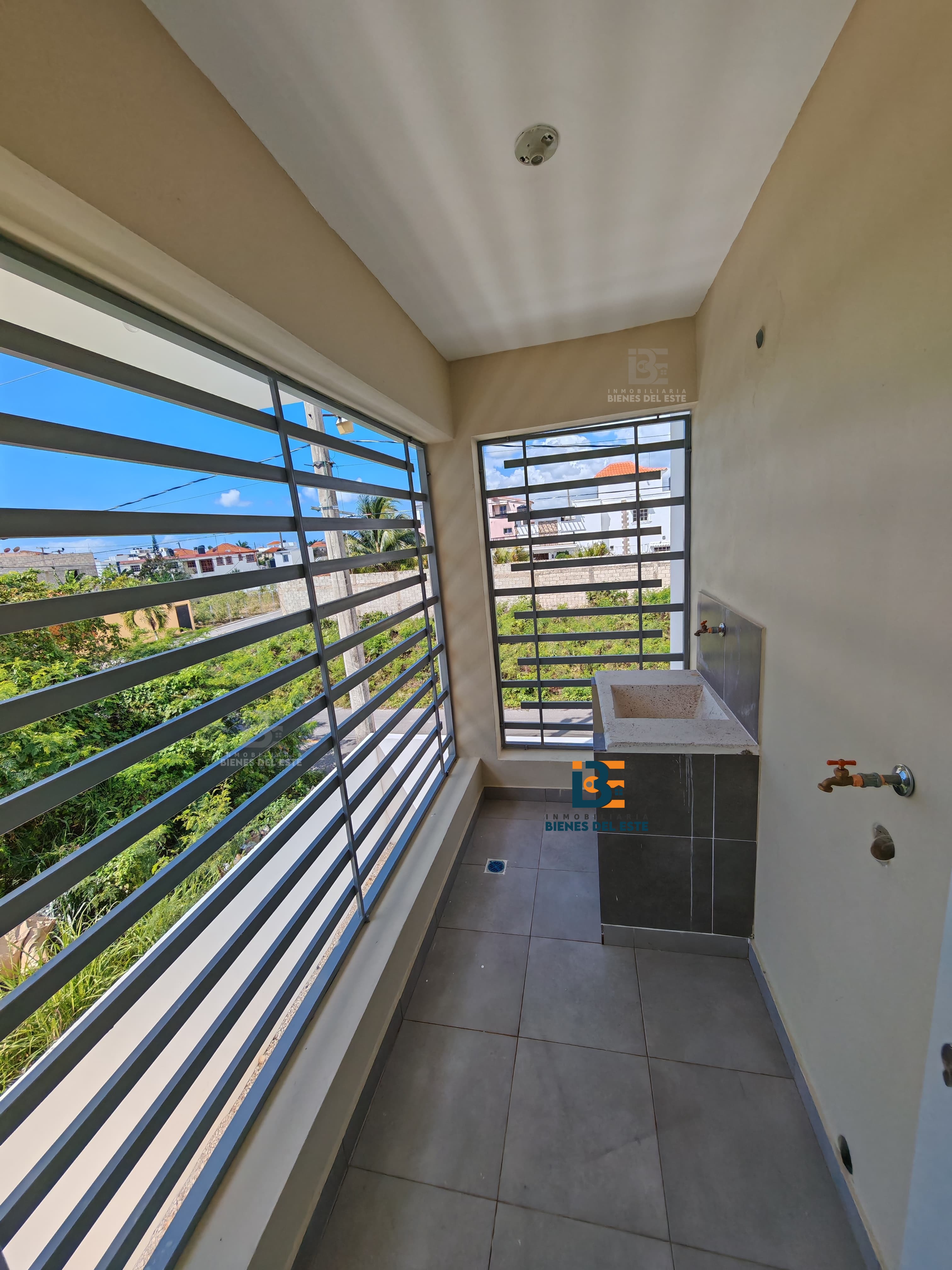 apartamentos - Se Alquila Amplio Ap en Residencial Naime Etapa II 2