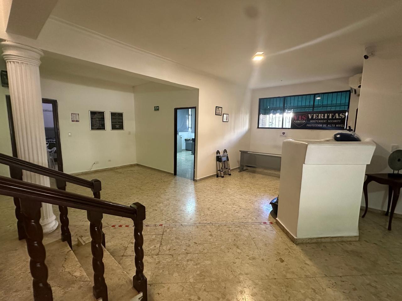 casas -  Casa de 3 niveles en La Castellana, 4 HABS., 350 Mts.2 de OPORTUNIDAD 3