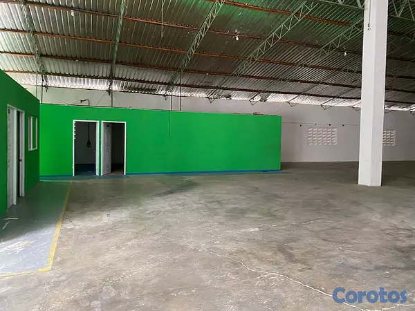 oficinas y locales comerciales - Alquilo Nave en la Luperón  4