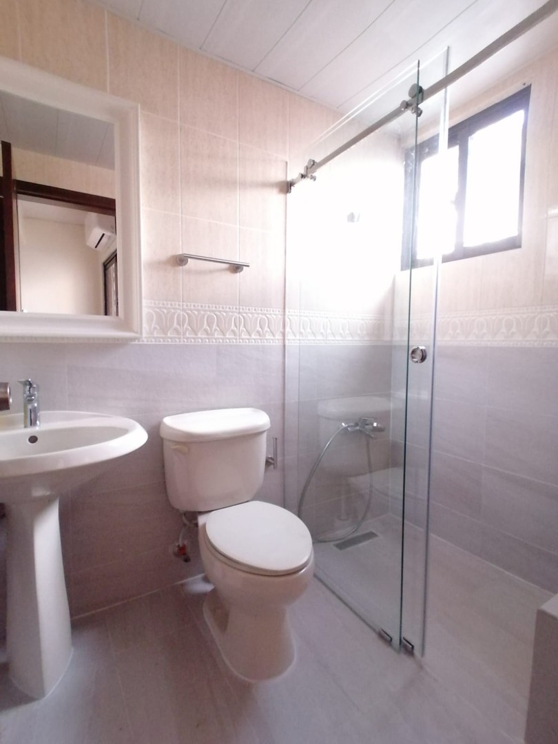 apartamentos - Apartamento AMUEBLADO en alquiler en Los Cacicazgos: 

215 mt / 2do piso 
2 hab  1