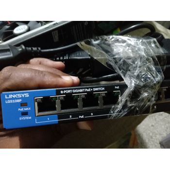 computadoras y laptops - SWITCH LINKSYS POE GIGABYTE 8 PORT