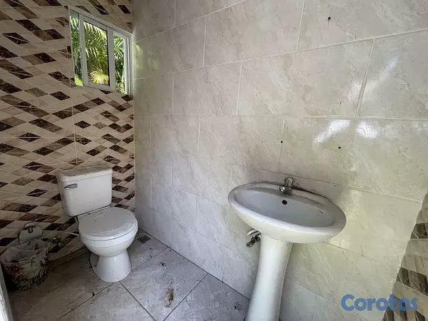 oficinas y locales comerciales - Alquiler Local Ubicado en la Rómulo Betancourt 8