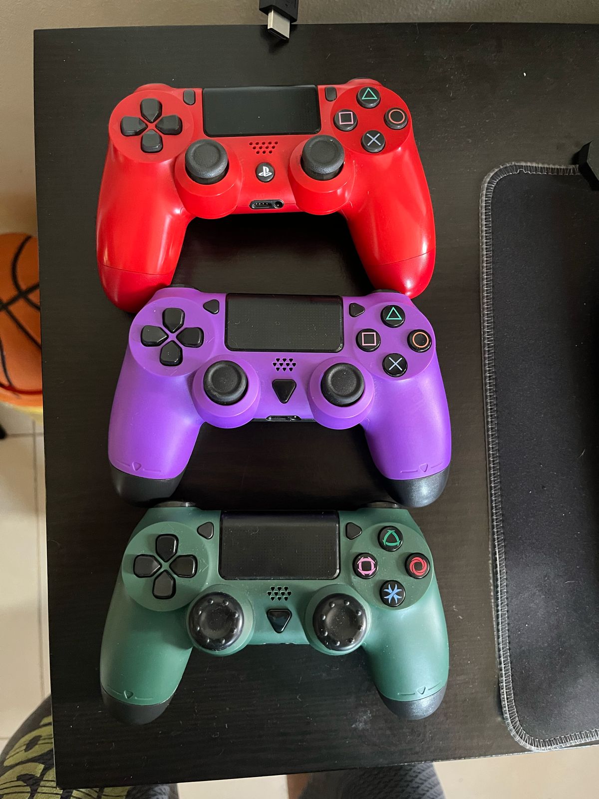 consolas y videojuegos - Ps4 silm de 1tb con 3 controles y 4 juegos  2