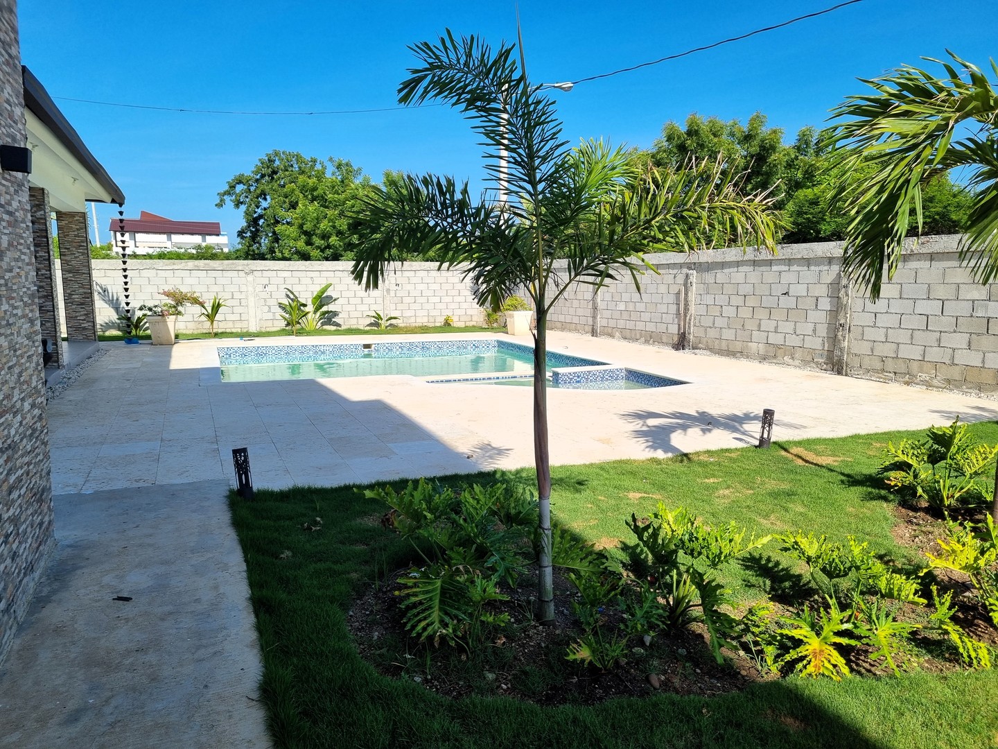casas vacacionales y villas - Vendo villa en Bani, Amueblada y equipada. Nueva a estrenar 3