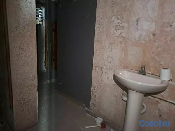 oficinas y locales comerciales - 🔵Alquilo Local 350 mts 1er piso en Julieta 4