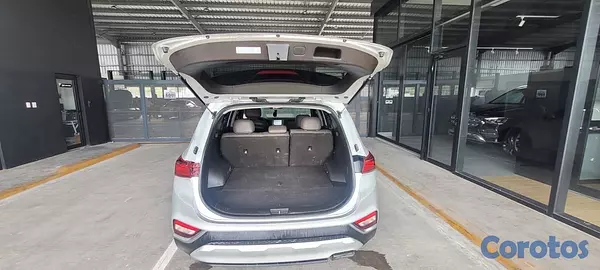 jeepetas y camionetas - HYUNDAI SANTA FE SE 2019 motor DOCH impecable  8