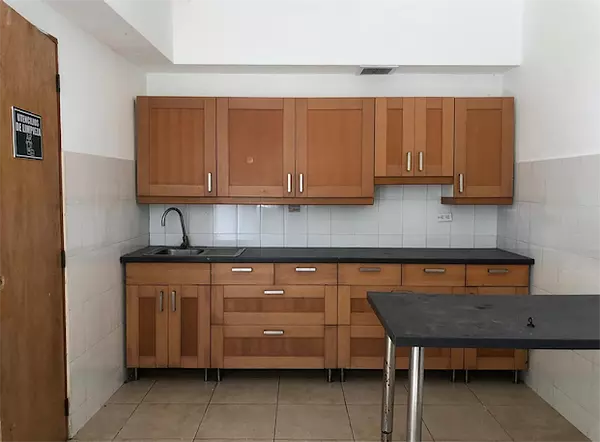oficinas y locales comerciales - Local zona altamente comercial 1500 m 8