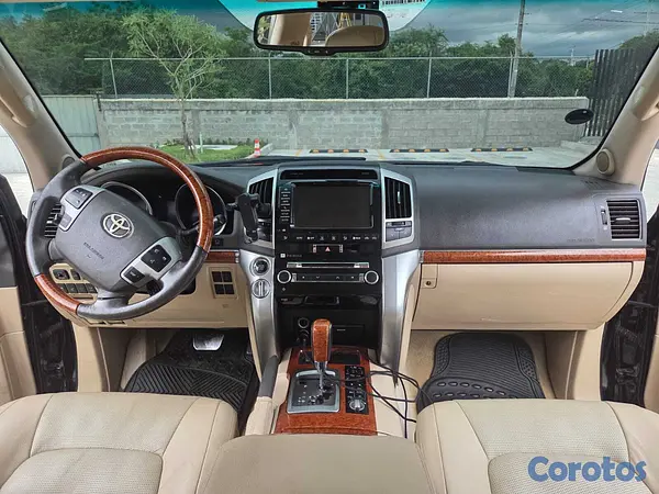 jeepetas y camionetas - LanCruiser 2013, en excelente condiciones  8