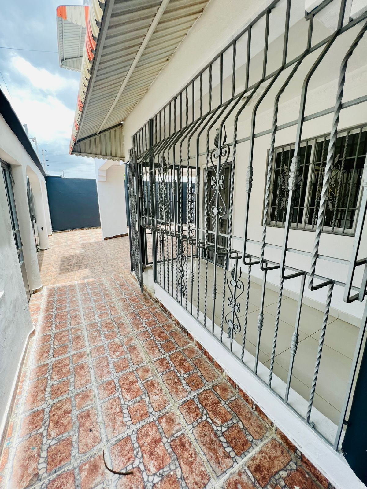 casas - CASA EN VENTA EN LA CHARLES DE GAULLE CON MELLA 9
