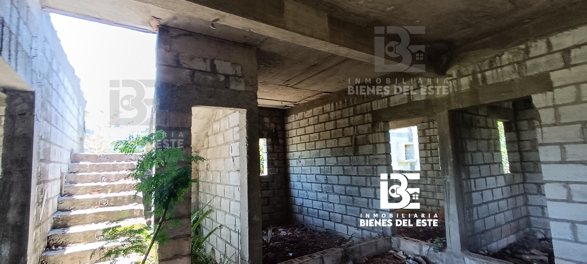 casas - VENDO... Amplia Mejora Con Su Titulo en Residencial Naime Etapa Tres, San Pedro  2