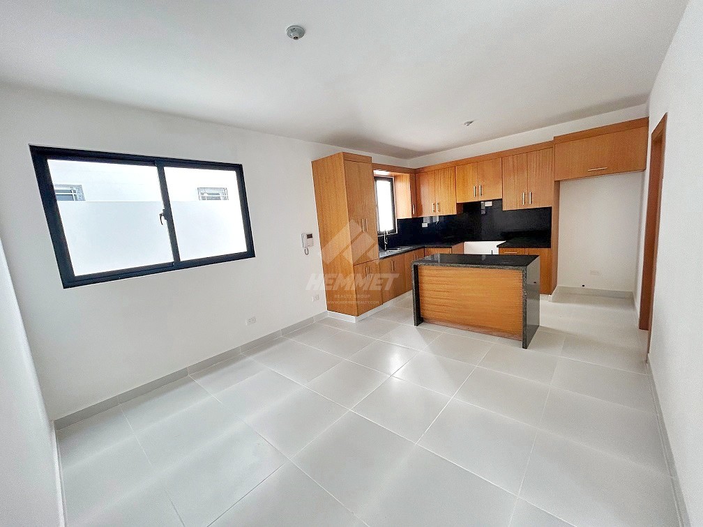 apartamentos - PRIMER NIVEL CON ROOFTOP Y PARQUEOS TECHADOS JARDINES DEL ESTE STGO.  3