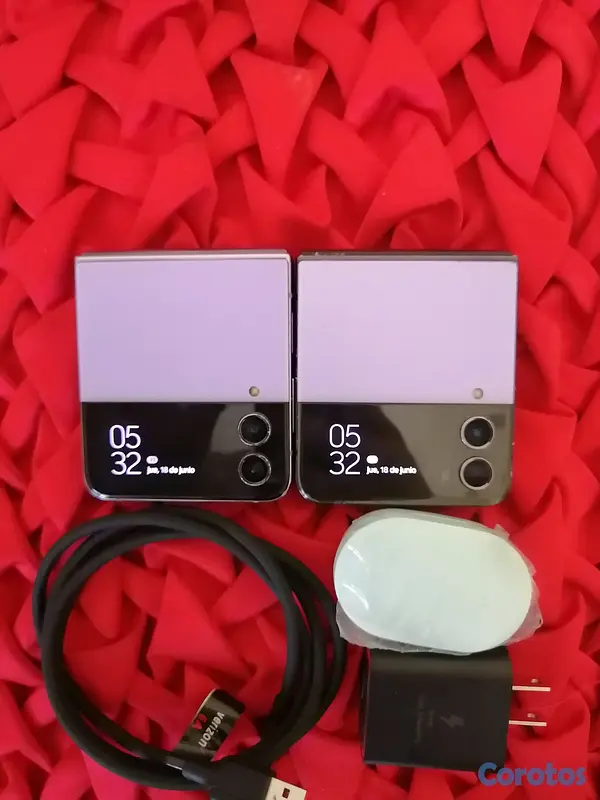 celulares y tabletas - Samsung galaxy flip 4 de 256gb desbloqueados y con accesorios  3