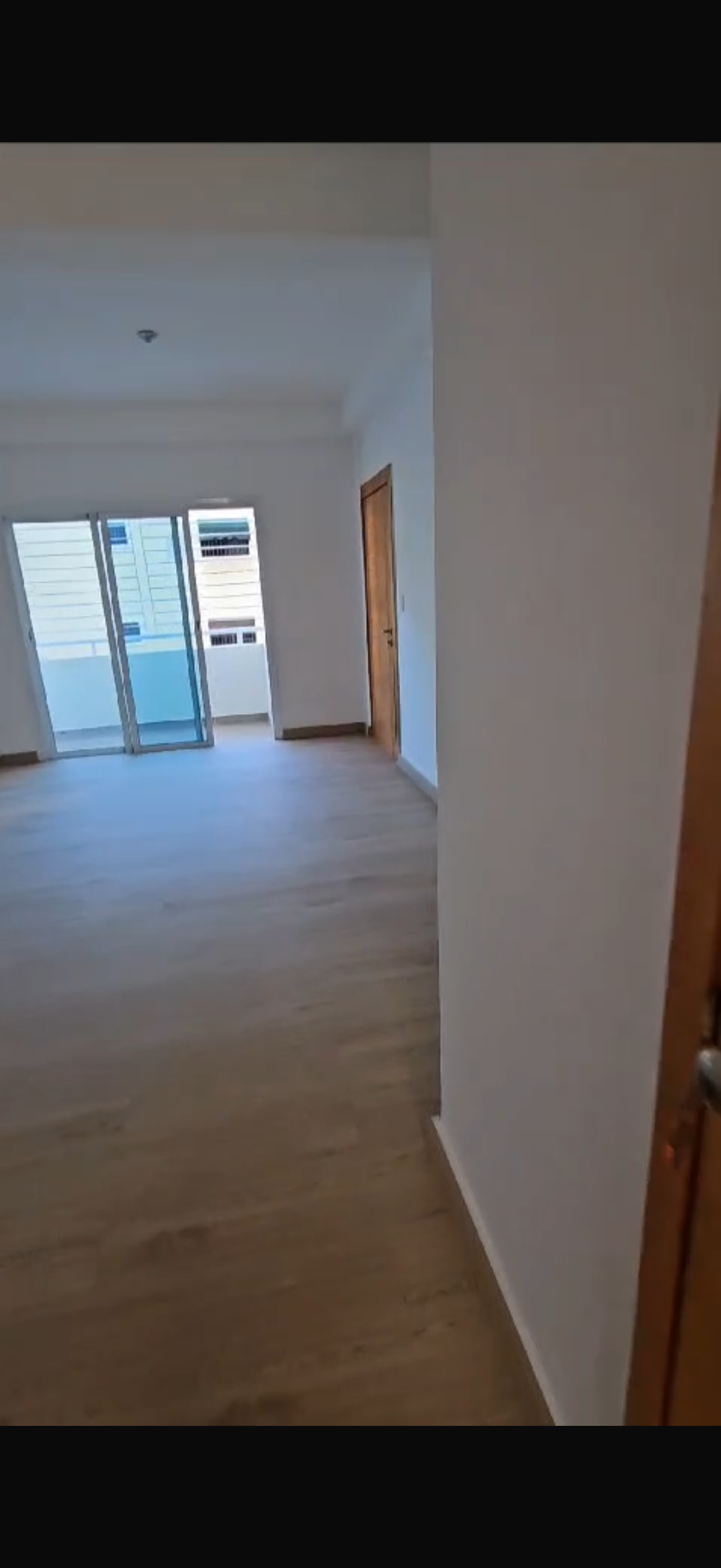 apartamentos - Alquiló segundo nivel en el millón tres hab 2.5 ba 5