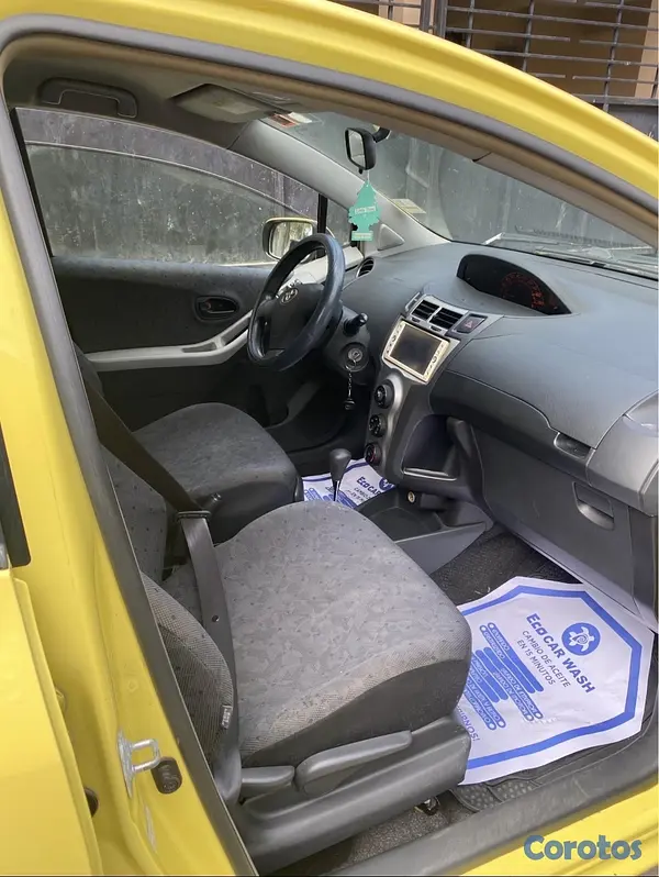 carros - Toyota Vitz 2010 9