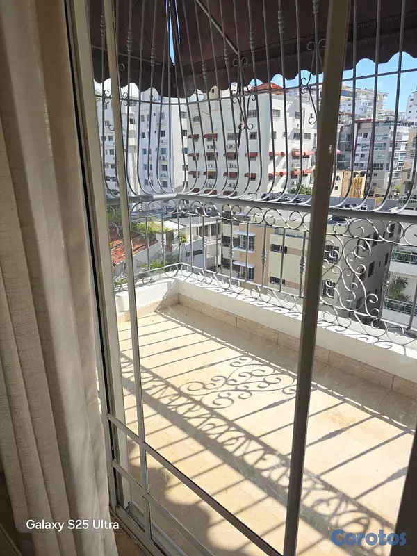 apartamentos - URBANIZACION REAL Apto. Clásico remodelado en nivel alto, excelente Distribución 8